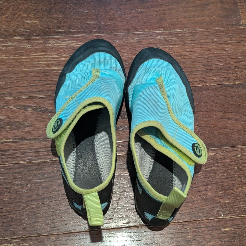 Kids Climbing Shoes - Size 4